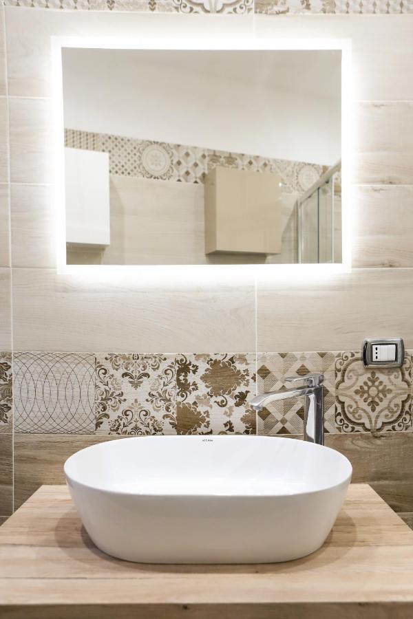 Cozy Apartment In Piazza Cavour By Wonderful Italy Naples Exterior photo